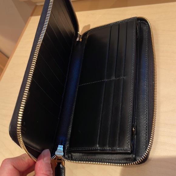 Gucci Leather Zip Around Wallet - Picture 2 of 7